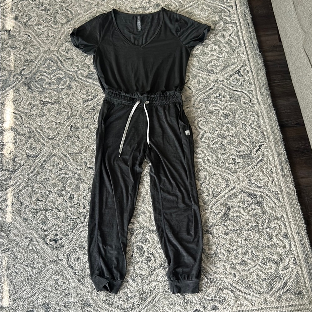 Vuori All Day Jumpsuit, women’s size small, heather gray, great condition